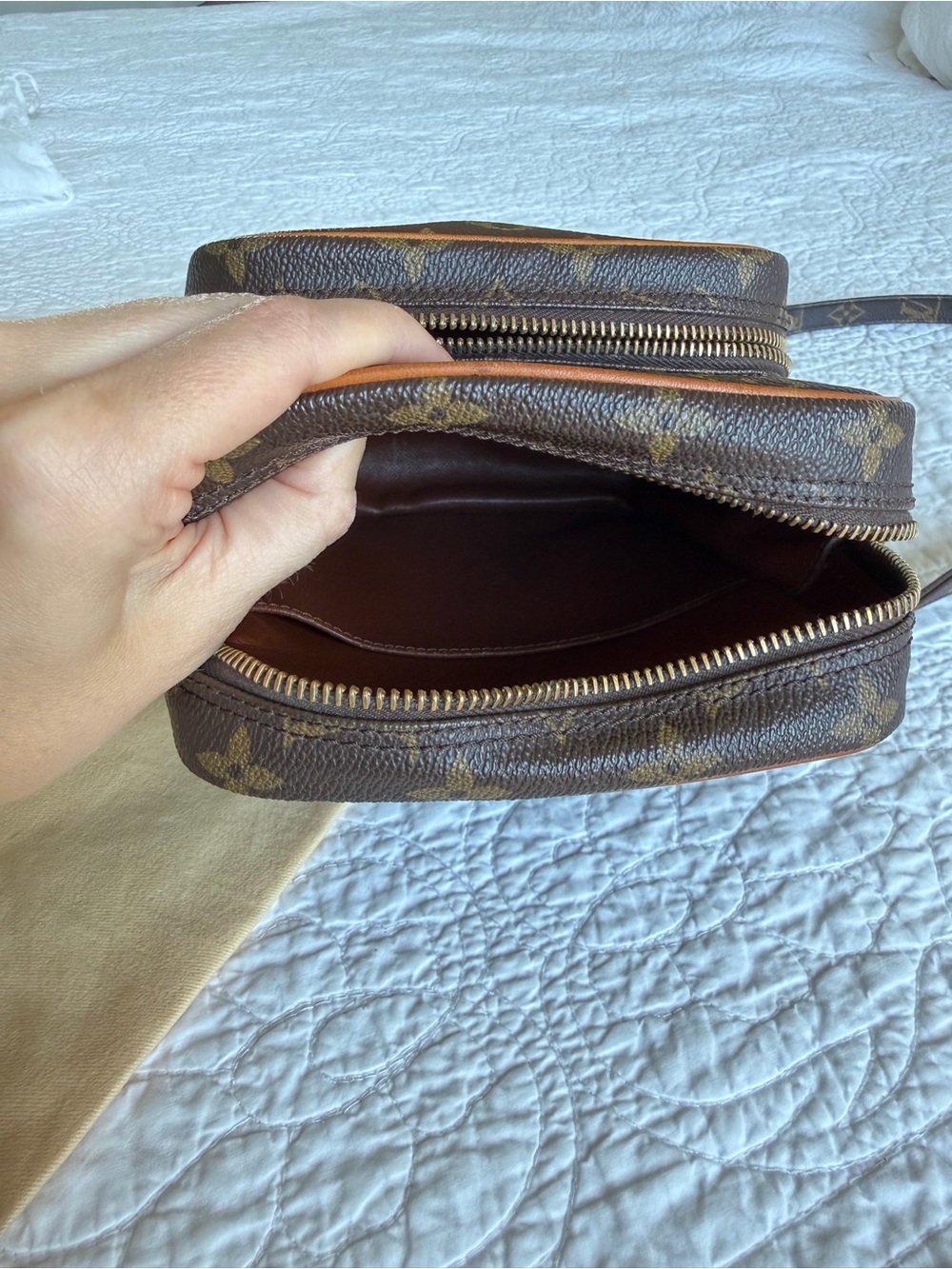 Louis Vuitton Vintage Amazone Monogram Canvas Messenger Bag - Picture 5 of 12